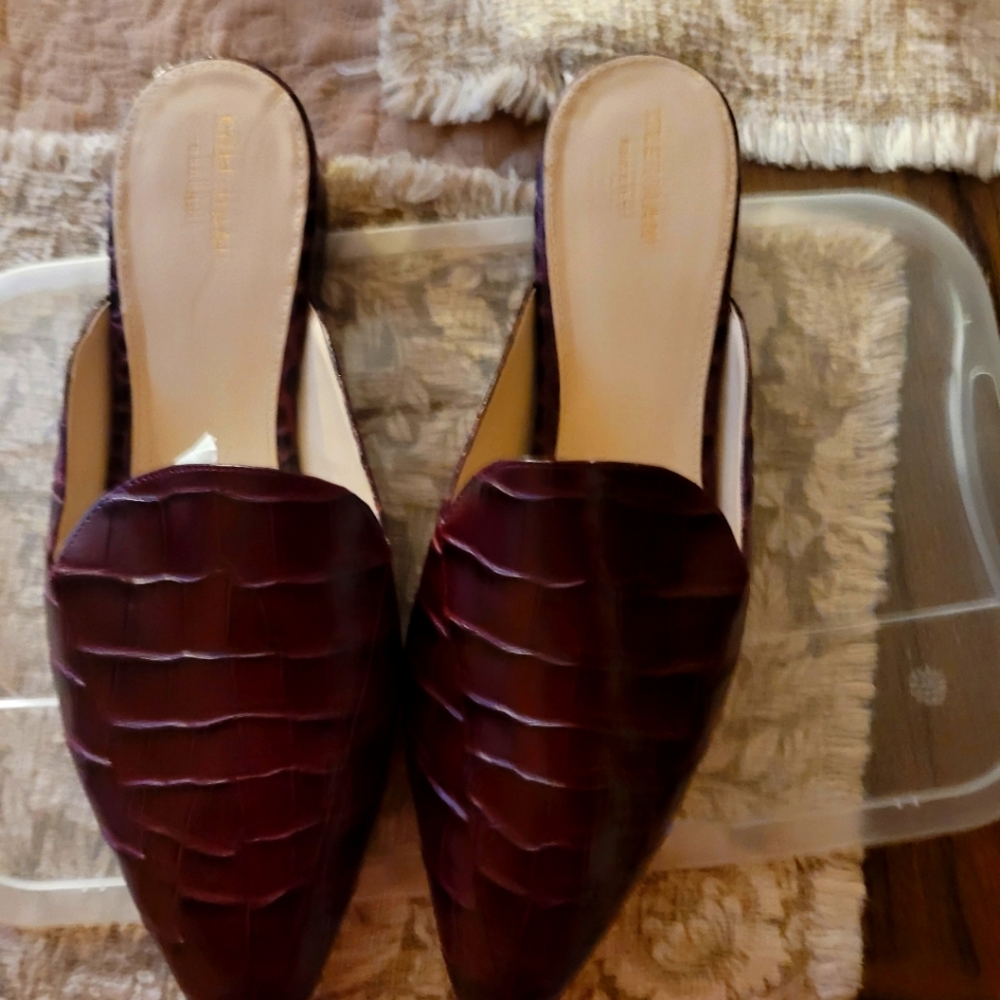 COLE HAAN BURGANDY SHOES SLIP ON